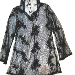 𝅺NWT Black swim cover up with hood